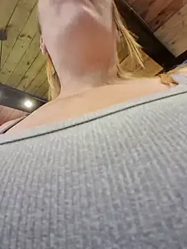 YourFavoriteMilf423's Webcam Show