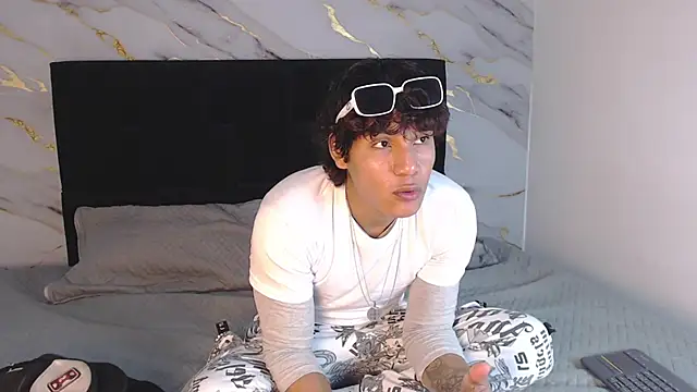 MaximilianRoth Live XXX-chat