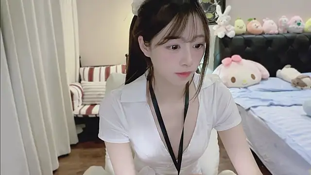 Evacute-top's Live XXX Chat