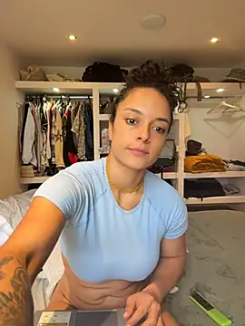 afroditaP_ Chat XXX in diretta