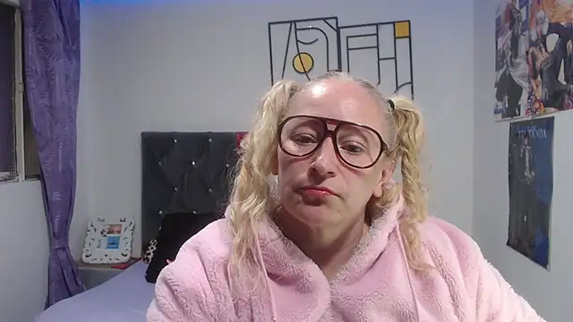XXX chat uživo modela emperabigbootybigass