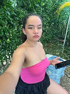 הופעת וובקאם של roxyrougee