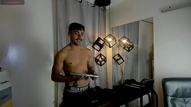 shelby_col Chat XXX live