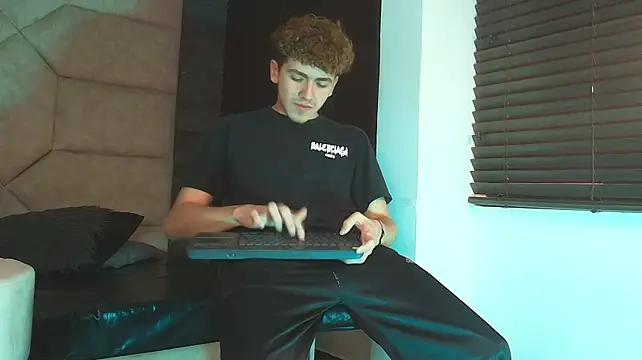Tyler_Mcrey: вебкам-шоу