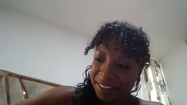 Chatroom XXX en direct de JadaMillss