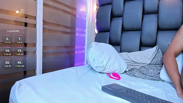 Miriam_milf Show in webcam