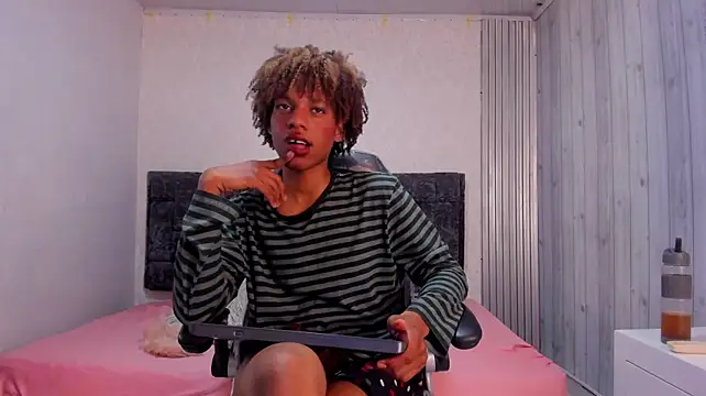 luccas_lowee XXX чат на живо