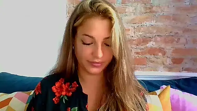 LilyBlondeeのライブXXXチャット