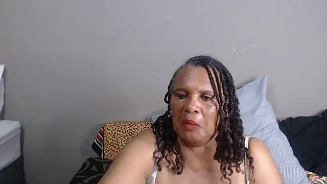 Show de GrandBustyMelon na webcam