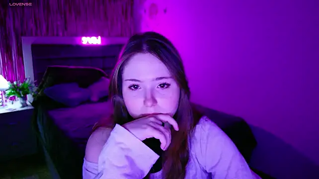 AliceFervent Adlı Modelin Canlı XXX Sohbeti