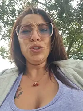 Chat +18 de VALERY-94 ao vivo