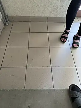 Kira711q: διαδικτυακό σόου στην κάμερα