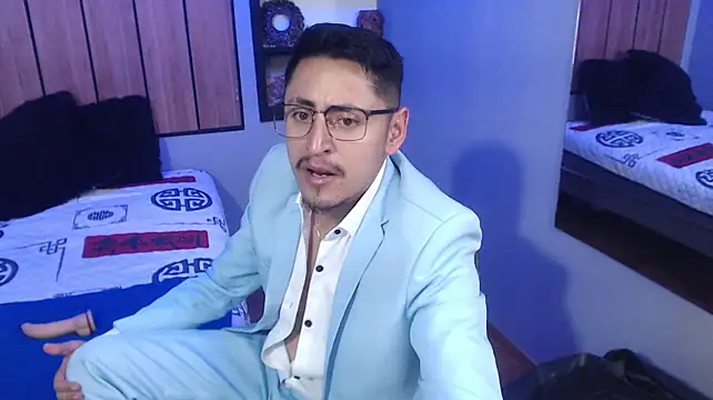 kevin_23_ live XXX chat