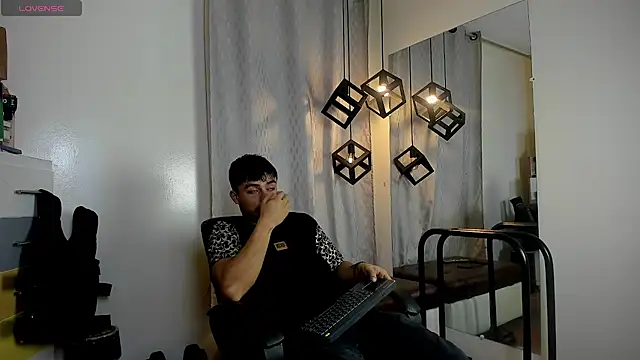 XXX chat uživo modela shelby_col