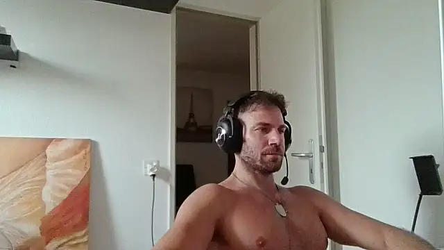 הופעת וובקאם של alpha-hunk