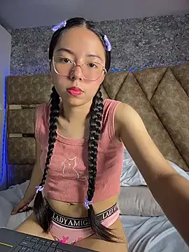 I_AM_EMMA_n Live XXX chat