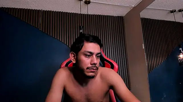 Boss_Domiinator Show Webcam