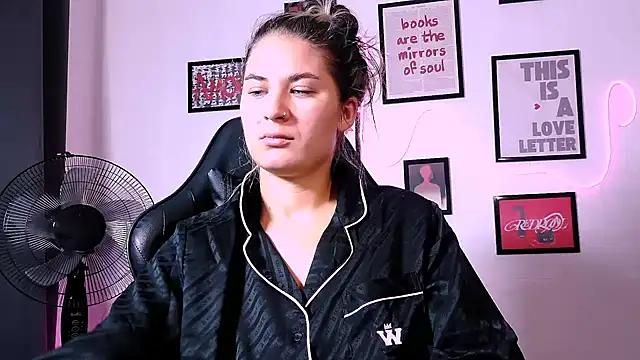 دردشة AlisaFrost الجنسية المباشرة