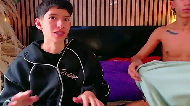 heyy_noah11 Show Webcam