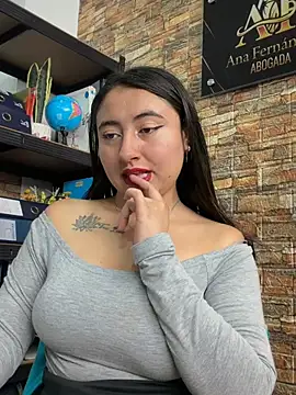 _Sarah-Office1 Chat XXX in diretta
