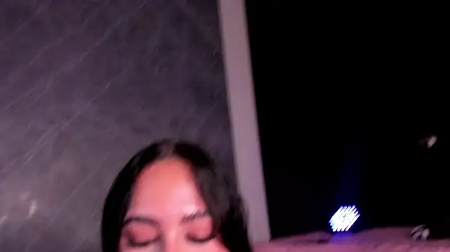 Chat +18 de _Astrid_queen ao vivo