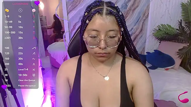 XXX chat uživo modela elowen_tay