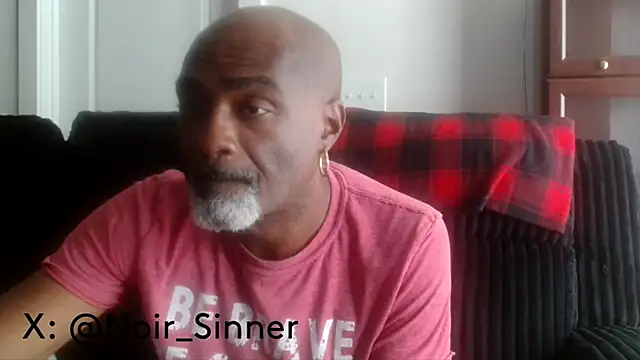 XXX chat uživo modela sinnernoir