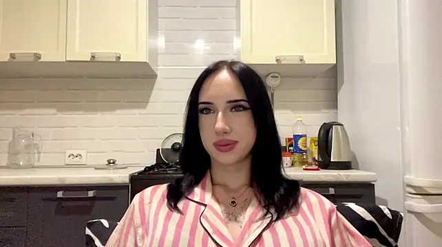 IsabellaQiueen Adlı Modelin Canlı XXX Sohbeti
