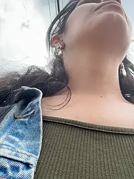 ALYSSON__11 Adlı Modelin Canlı XXX Sohbeti