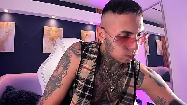Онлайн чат XXX Liam_Ink