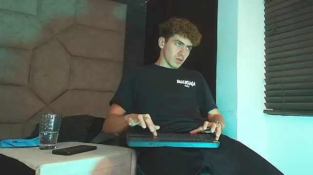 Czat XXX na żywo – Tyler_Mcrey