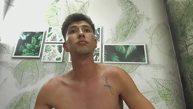 Valentiino69's Live XXX Chat
