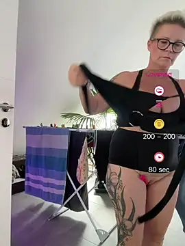 แชท XXX สดของ German_Milf