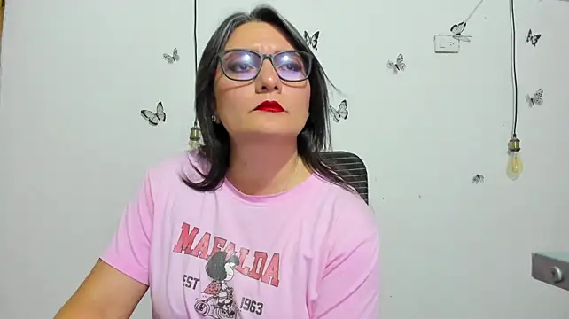 Amie_Adams82_ Adlı Modelin Canlı XXX Sohbeti