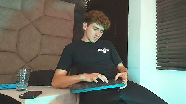 แชท XXX สดของ Tyler_Mcrey