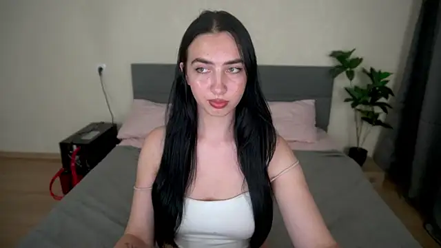 WildKittenX_ Adlı Modelin Canlı XXX Sohbeti