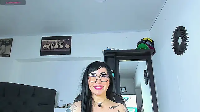 دردشة Vicky_hotmilf الجنسية المباشرة