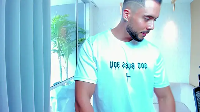 XXX chat uživo modela leo_king7