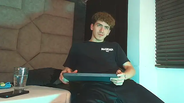 Tyler_Mcrey XXX чат на живо