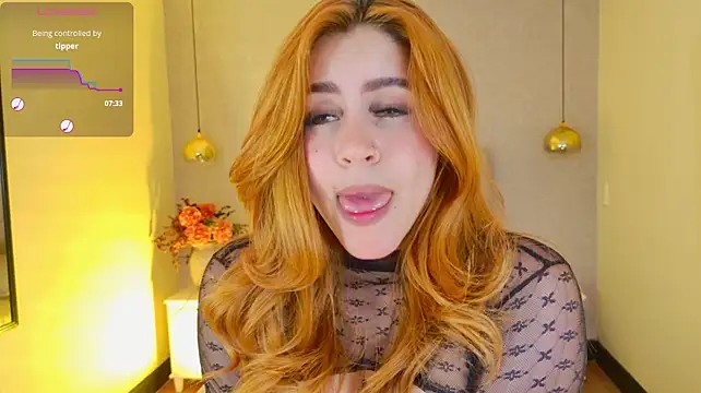 april_rousse élő XXX-chatje