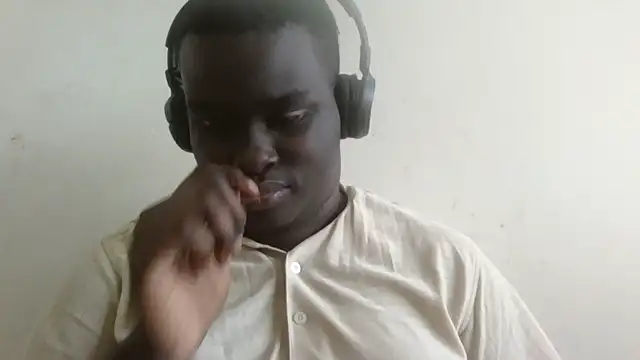KIngAtlasMensah Show in webcam