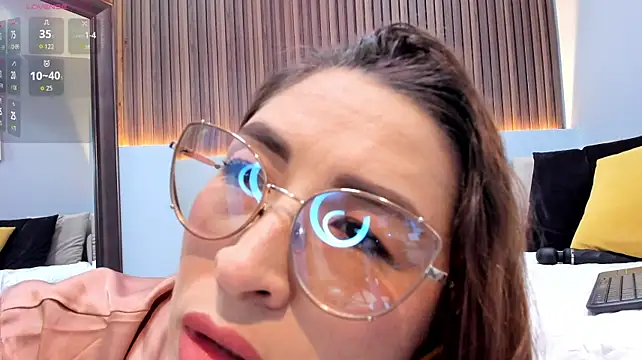 _LaraMom_'s Live XXX Chat