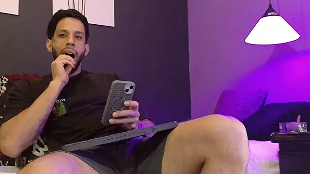 Karim_mansur Adlı Modelin Canlı XXX Sohbeti