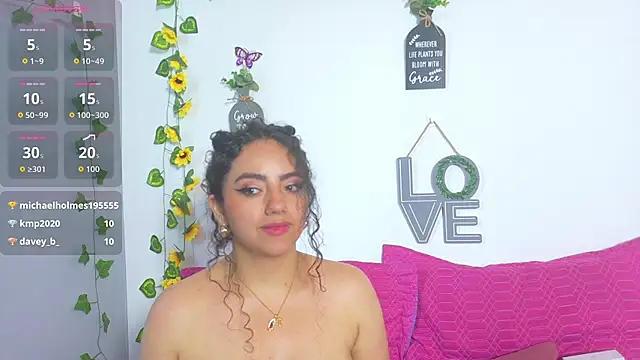 emiily_curly XXX чат на живо