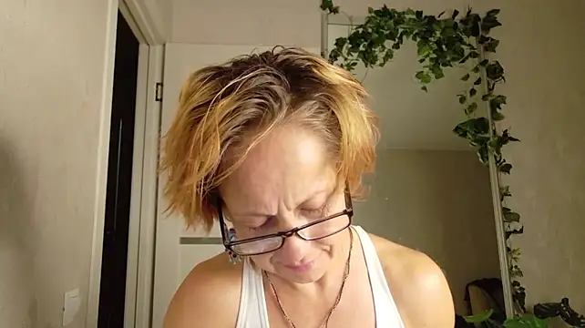 LioraWeiss Chat XXX live