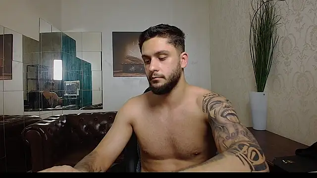 TroyWadee Adlı Modelin Canlı XXX Sohbeti