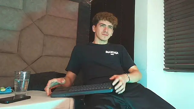 Tyler_Mcrey's Webcam Show