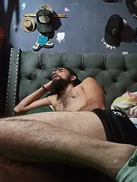 Czat XXX na żywo – hairy_mannn