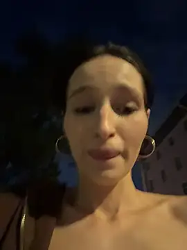 -missbehaving- Live XXX Chat
