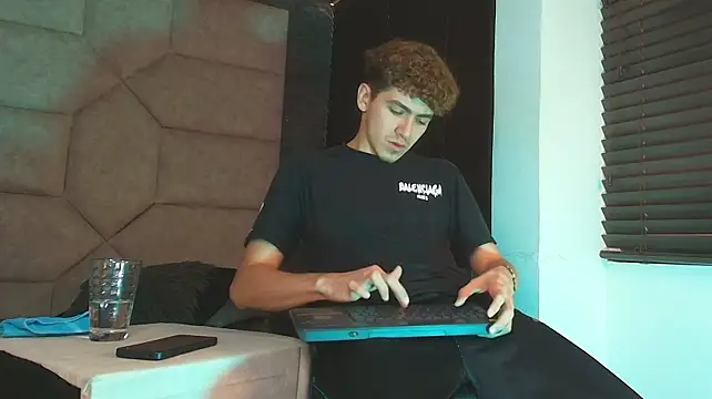 Tyler_Mcrey Chat XXX in diretta